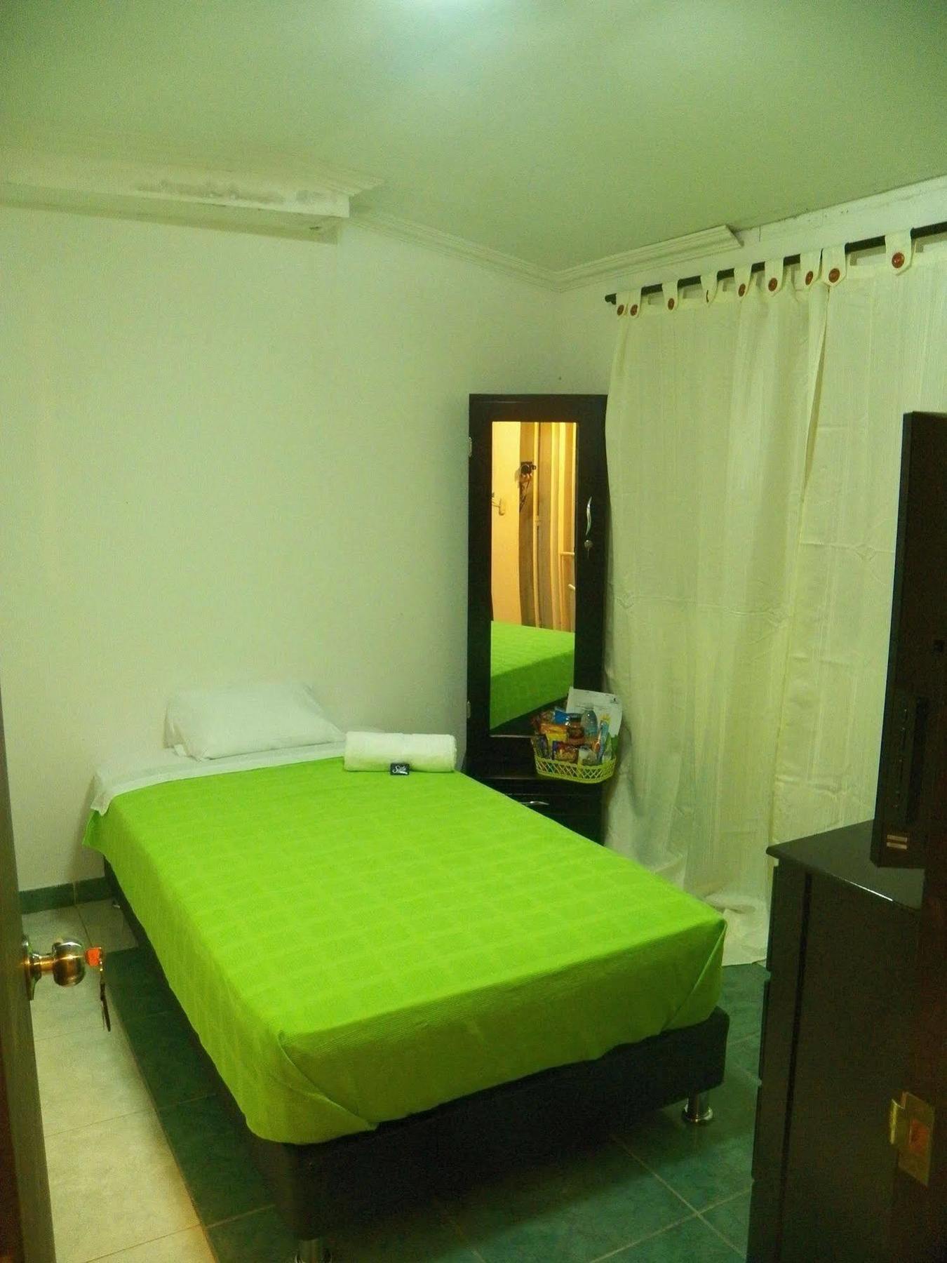 Hostal Deluxe Santander Манісалес Екстер'єр фото