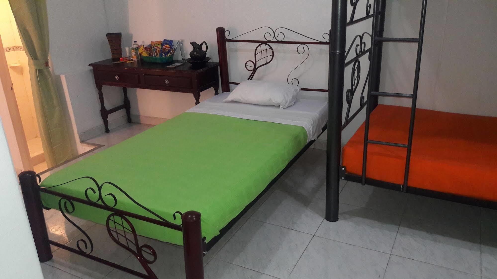 Hostal Deluxe Santander Манісалес Екстер'єр фото