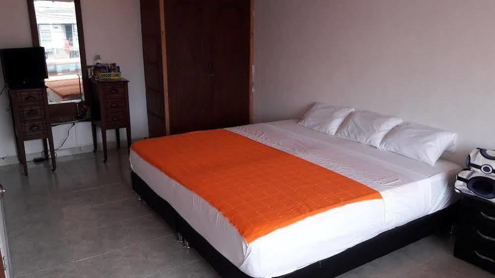 Hostal Deluxe Santander Манісалес Екстер'єр фото