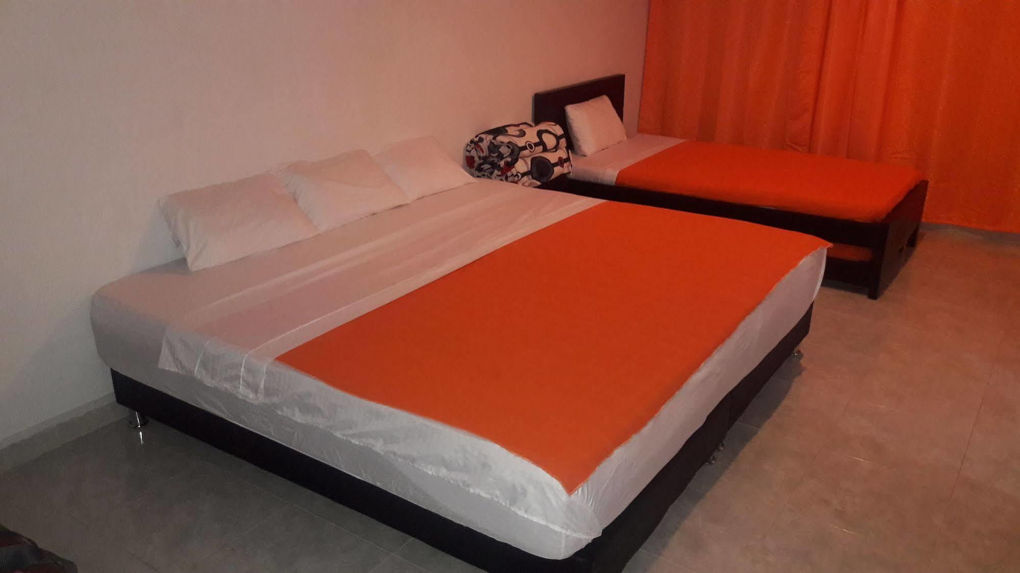 Hostal Deluxe Santander Манісалес Екстер'єр фото