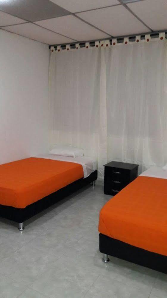 Hostal Deluxe Santander Манісалес Екстер'єр фото